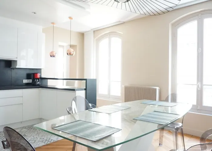 Paris 17 Apartment In Lively Village Style Poncelet District